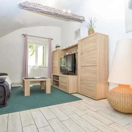 Gorgeous In With Kitchen Apartment