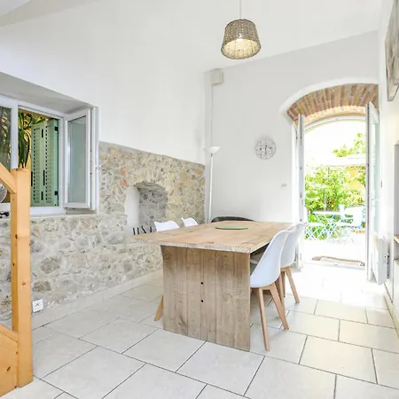 Gorgeous In With Kitchen Apartment
